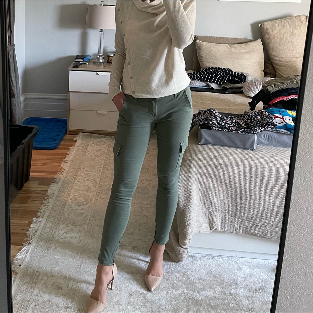 Frame denim. Mid rise pants. Never worn. Some stretch